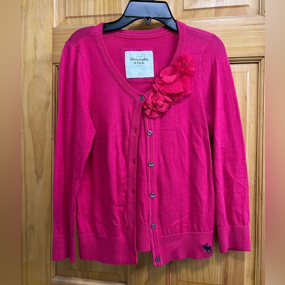 Gorgeous hot pink Abercrombie & Fitch floral embellished size M cardigan